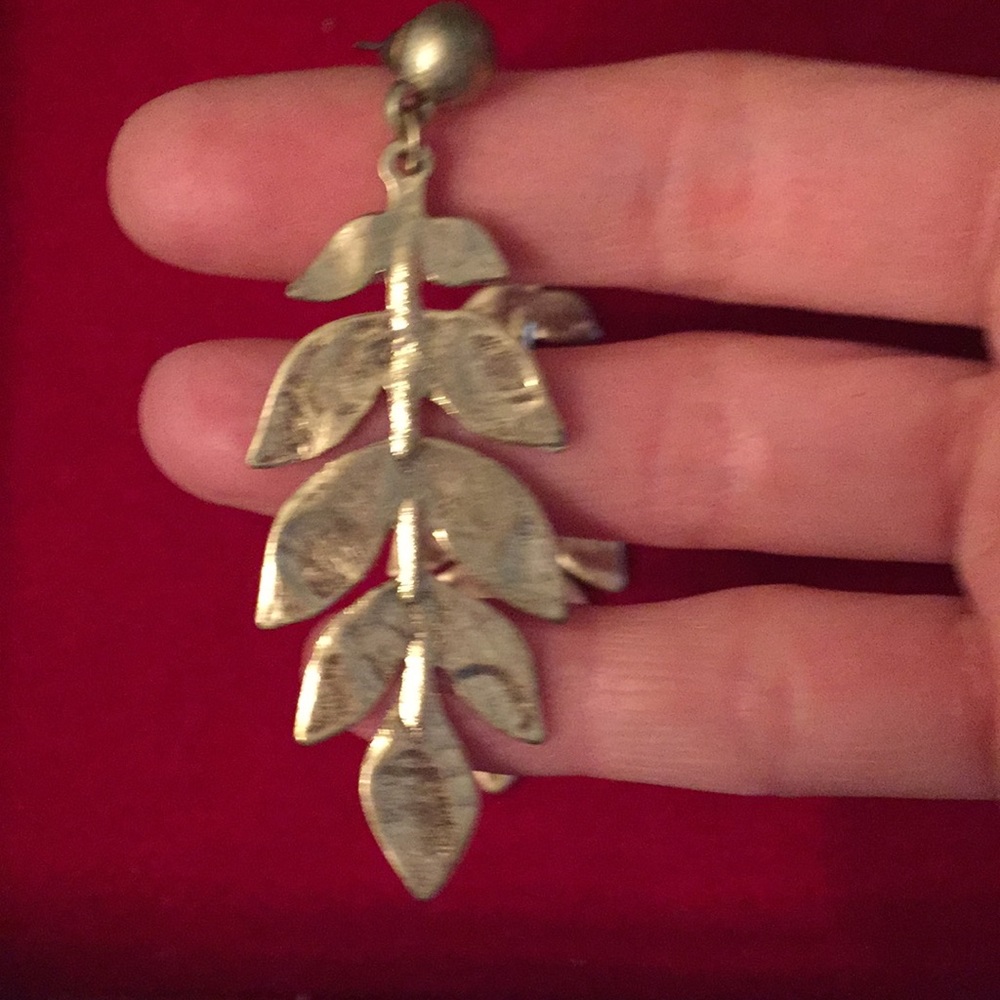 Leaf Design Post Back Earnings - image 8